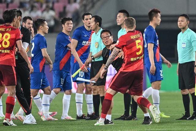 中国驻印尼使馆提醒球迷：文明观赛 不给边检官员小费